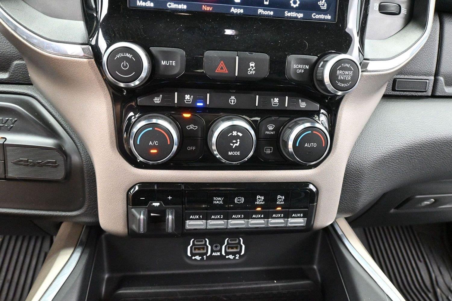 Used 2021 Diamond Black Crystal Pearlcoat Ram Laramie image 23