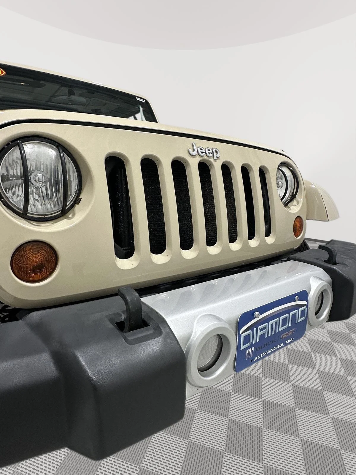 Used 2011 Tan Jeep Sahara image 22