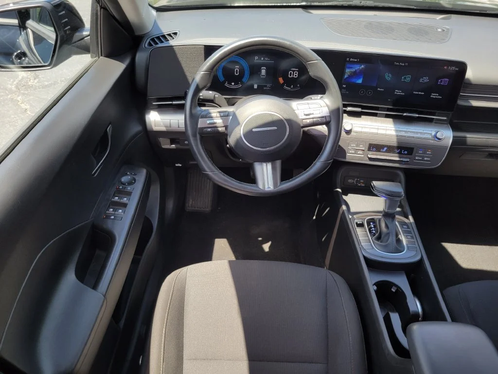 Used 2025 Black Hyundai SEL image 18