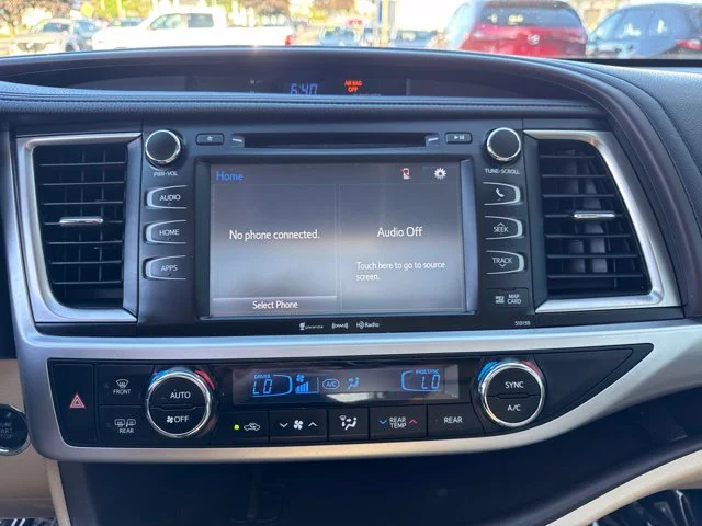 Used 2016 Red Toyota XLE V6 image 21