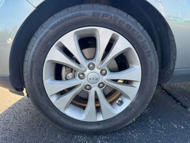 Used 2016 Gray Kia Plus image 12