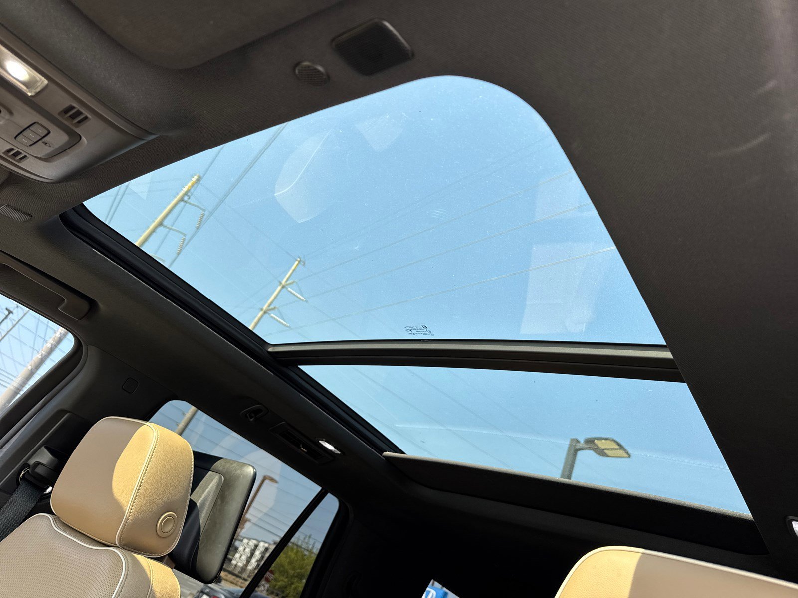 Used 2021 Iridescent Pearl Tricoat Chevrolet Premier image 34