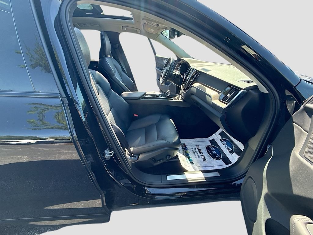 2024 Volvo XC60 Plus - Photo 25