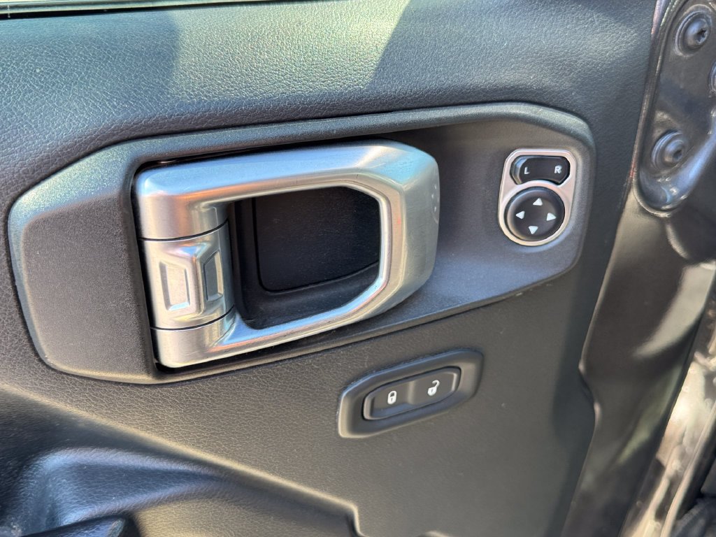 Used 2018 Crystal Metallic Jeep Unlimited Sport S image 12