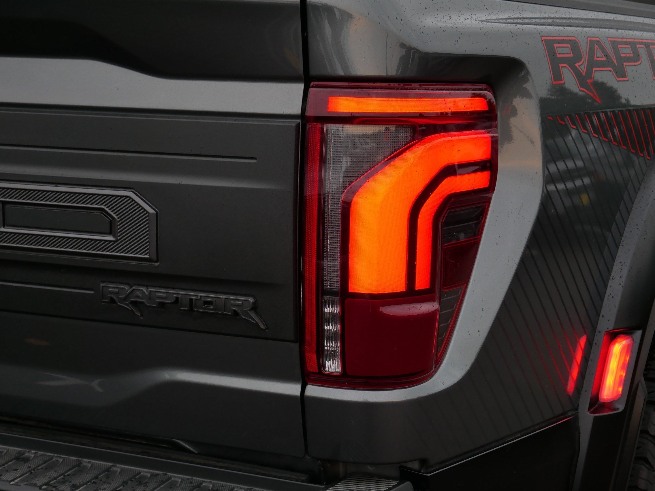 2026 Ford F-150 Raptor - Photo 17