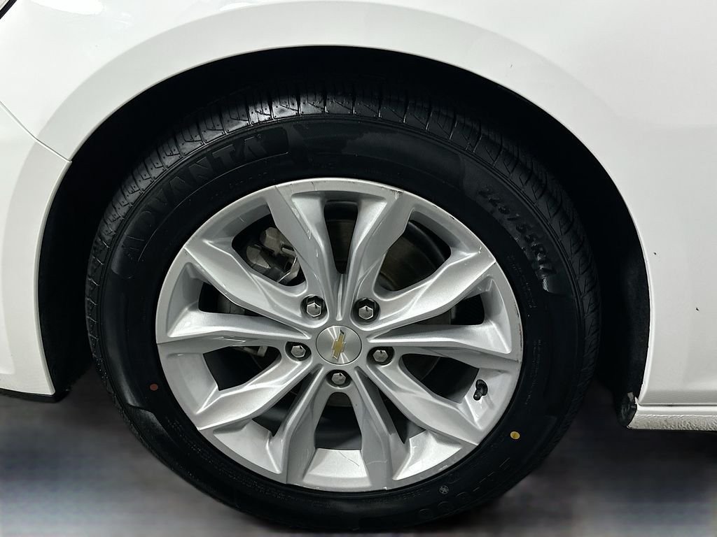 Used 2025 Summit White Chevrolet LT image 30