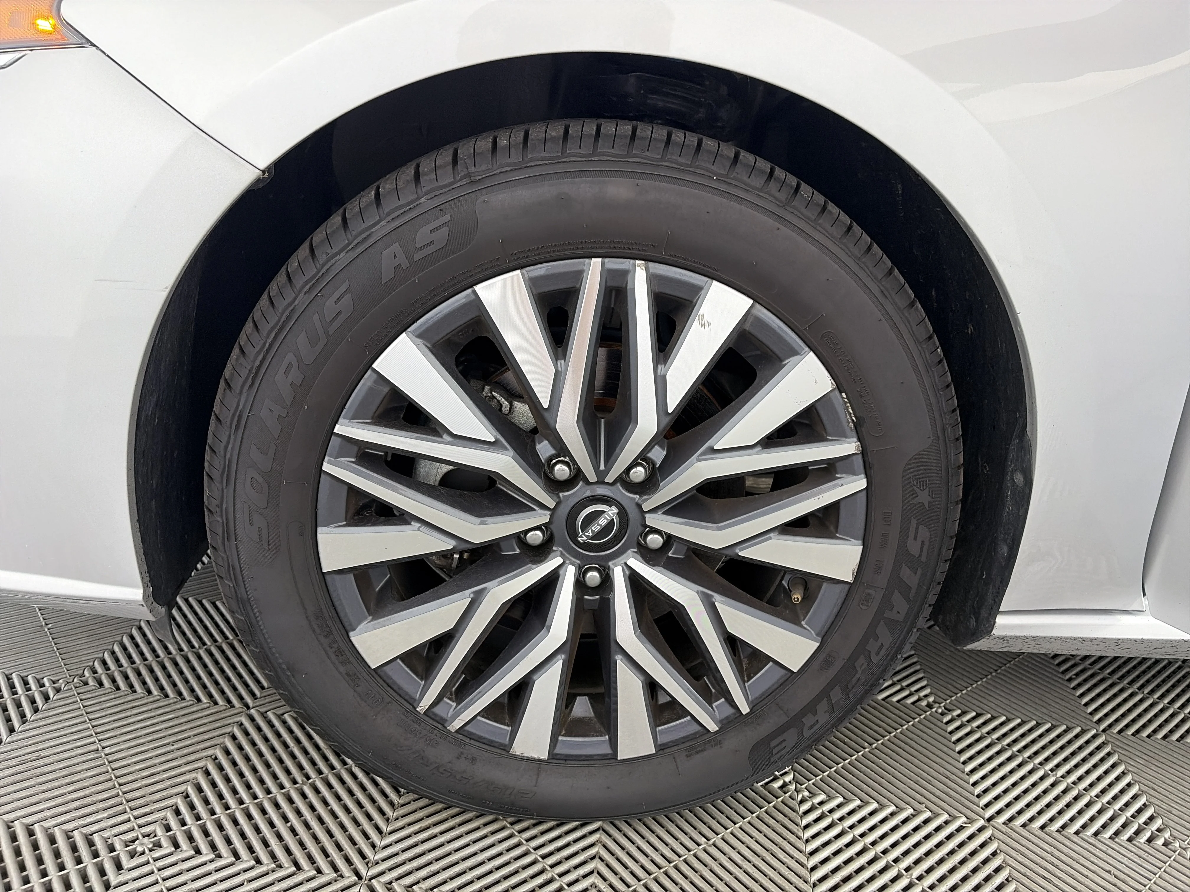 Used 2024 Brilliant Silver Metallic Nissan 2.5 SV image 14