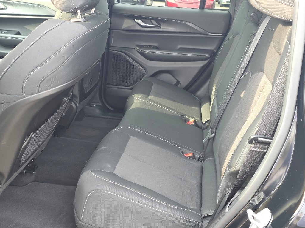 Used 2025 Diamond Black Crystal Pearl Coat Jeep Laredo X image 29