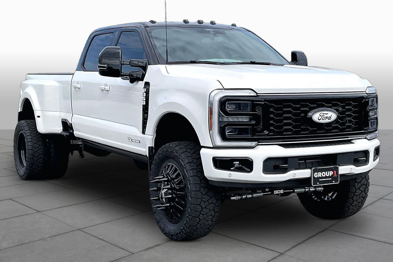 New 2026 Star White Metallic Tri-Coat Ford F-350® Platinum® image 2