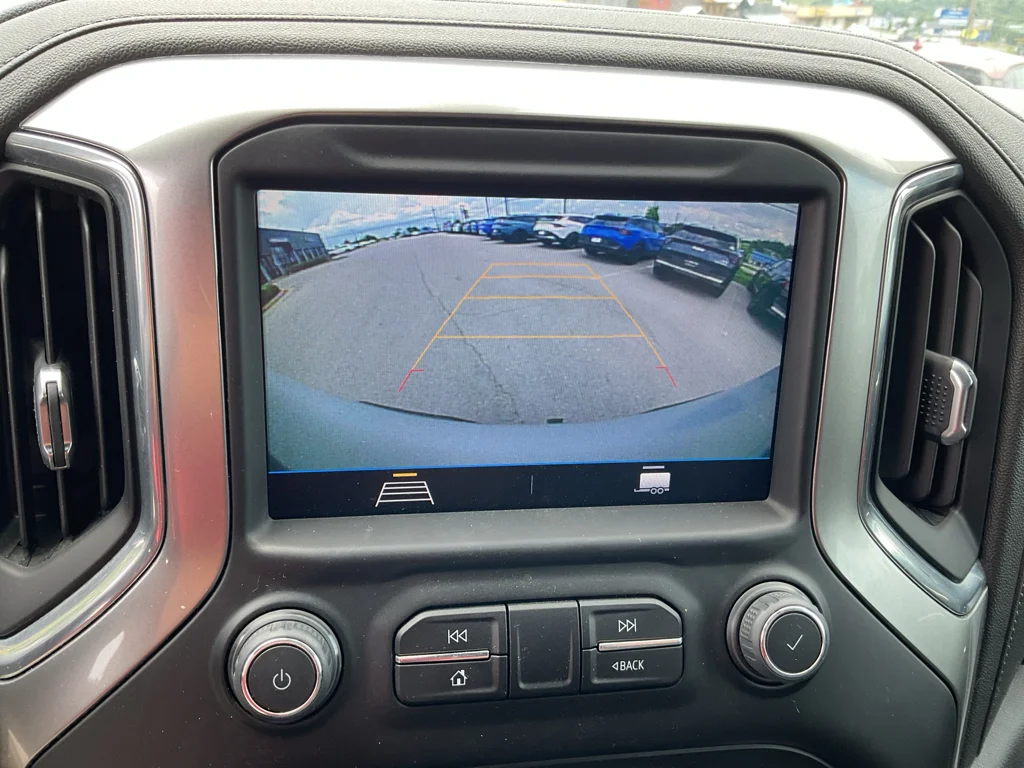 Used 2022 Silver Ice Metallic Chevrolet LT image 26