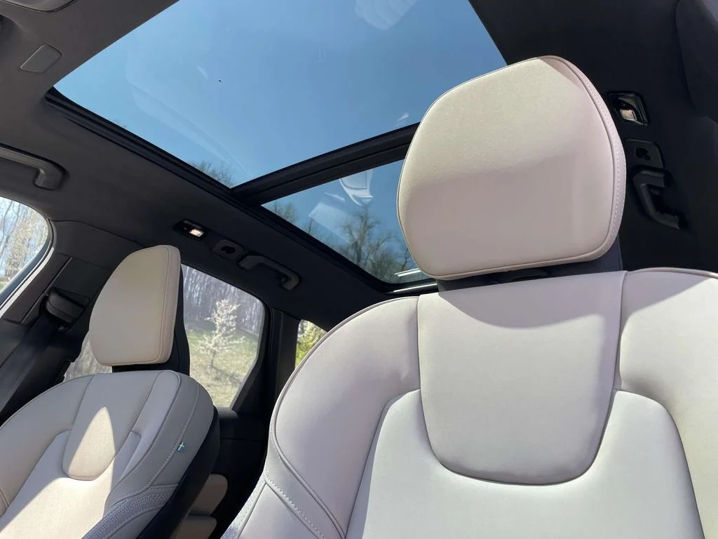 2026 Volvo XC60 Plus - Photo 15
