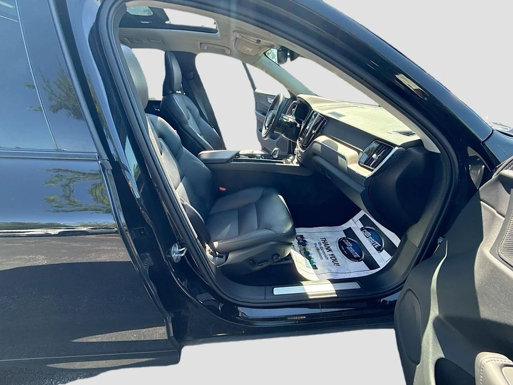 2024 Volvo XC60 Plus - Photo 25