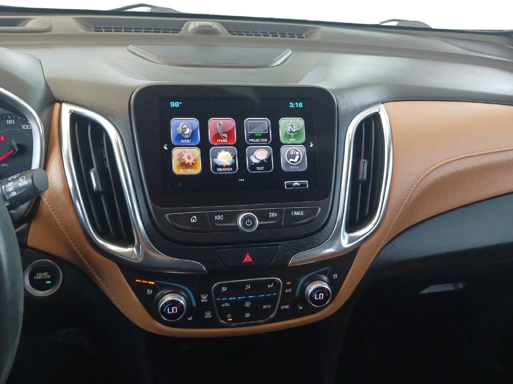 Used 2018 IRIDESCENT PEARL TRICOAT Chevrolet Premier image 12
