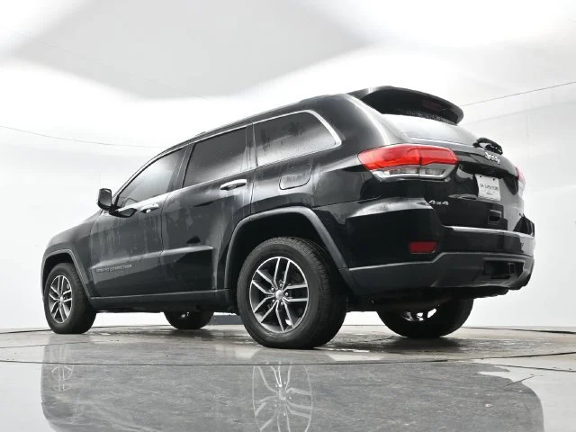 Used 2017 Diamond Black Crystal Pearlcoat Jeep Limited image 13