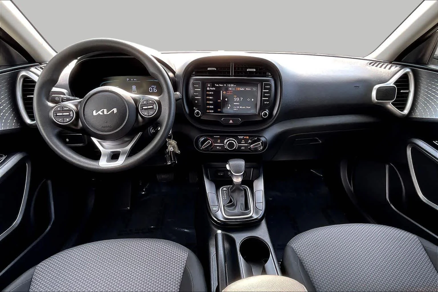 Used 2025 Snow White Pearl Kia LX image 15