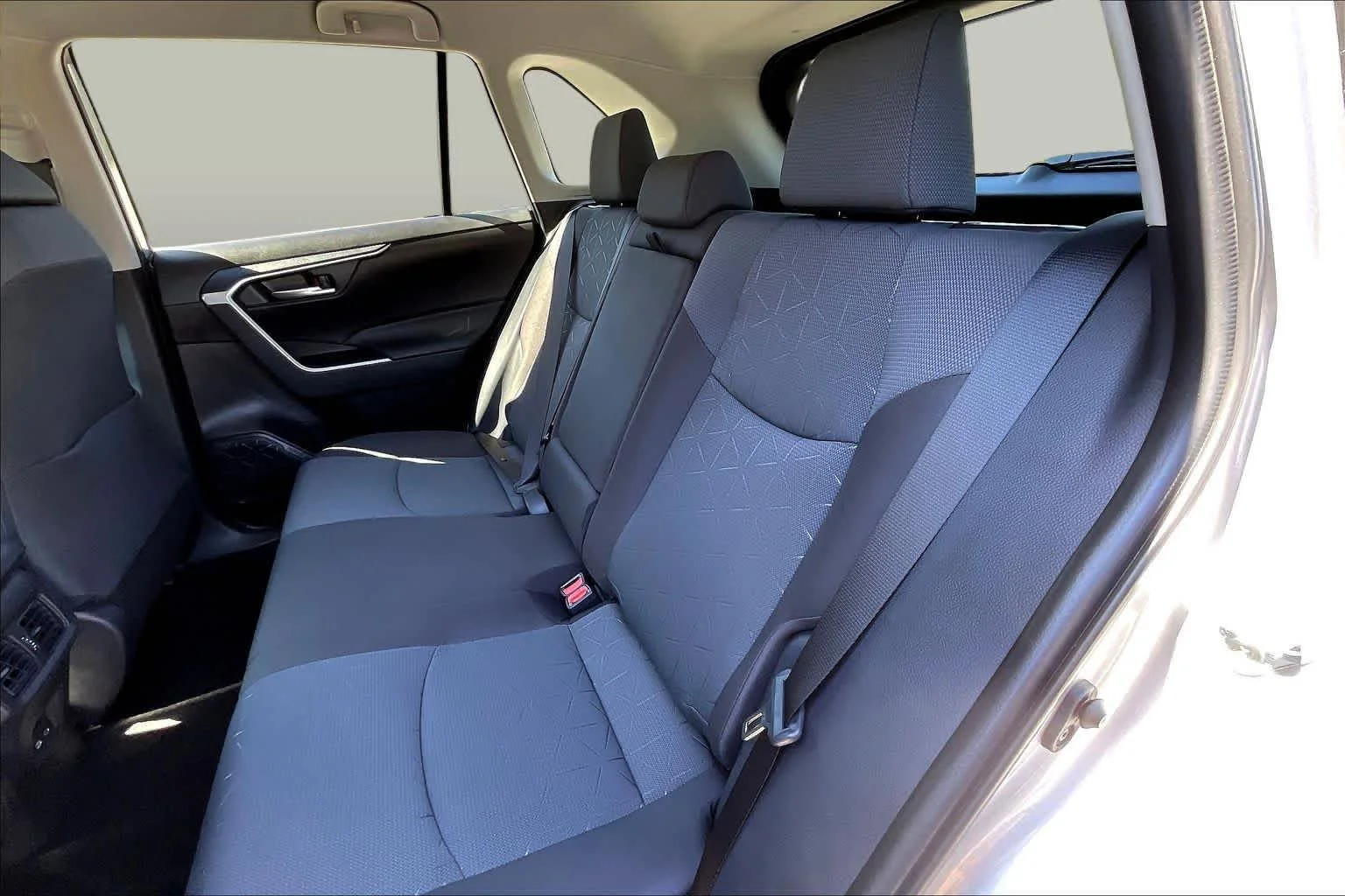 Used 2025 Silver Sky Metallic Toyota XLE image 19
