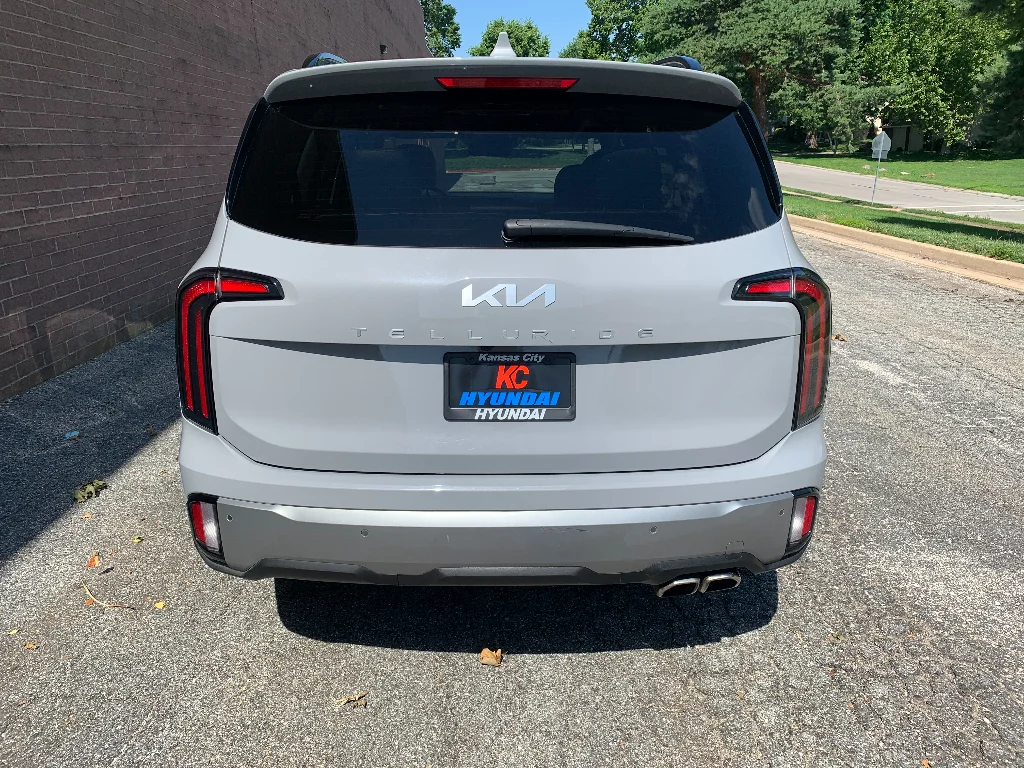 Used 2023 Wolf Gray Kia SX X-Line image 4
