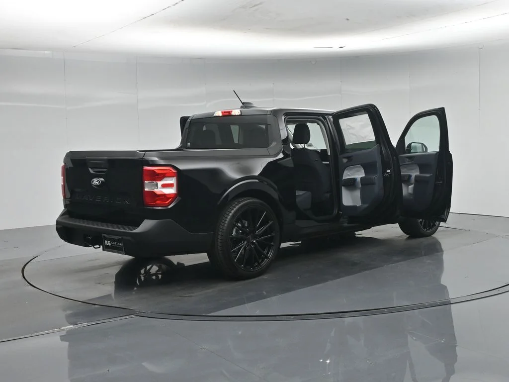 New 2026 Shadow Black Ford XLT image 28