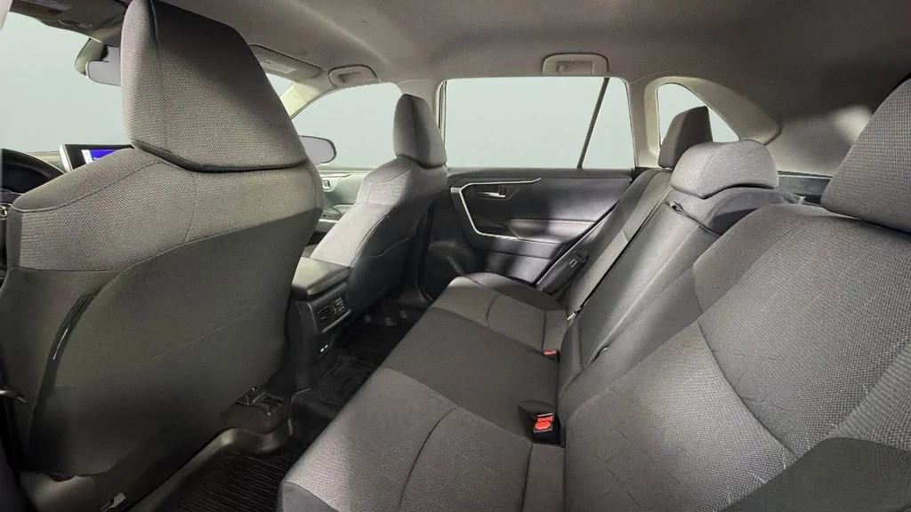 2025 Toyota RAV4 XLE - Photo 27