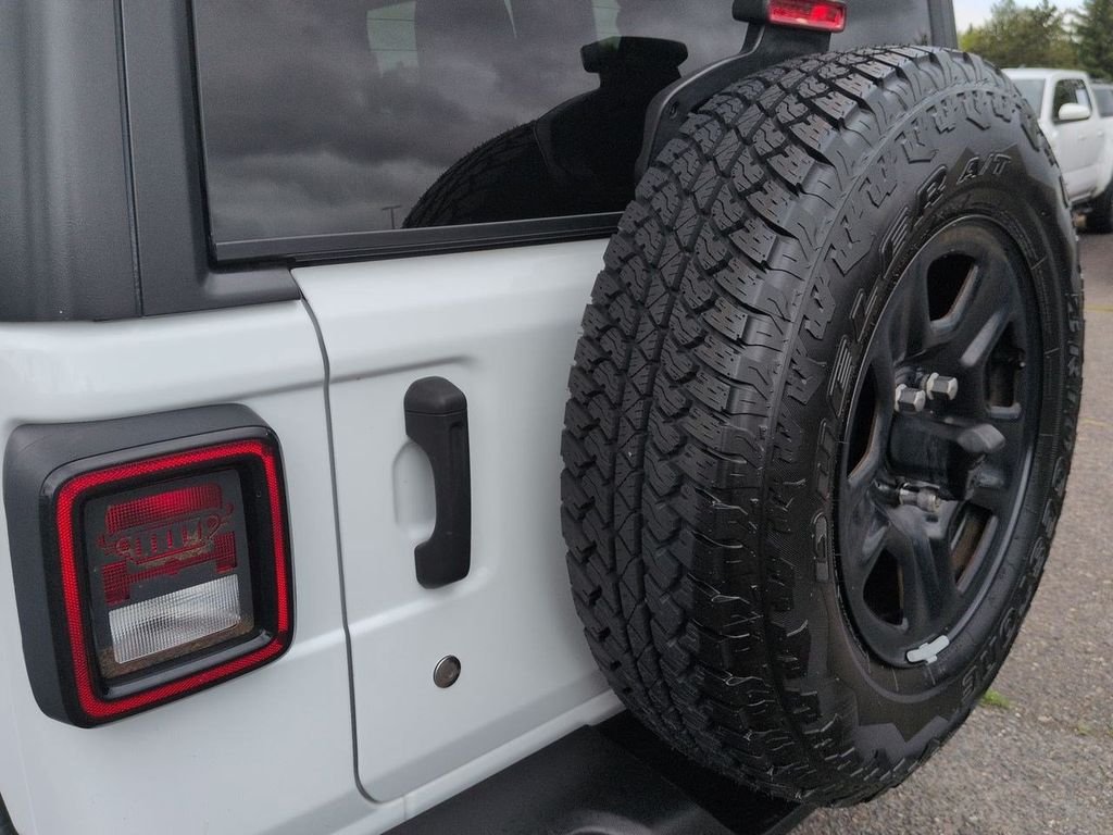 Used 2018 Bright White Clearcoat Jeep Unlimited Sport image 31