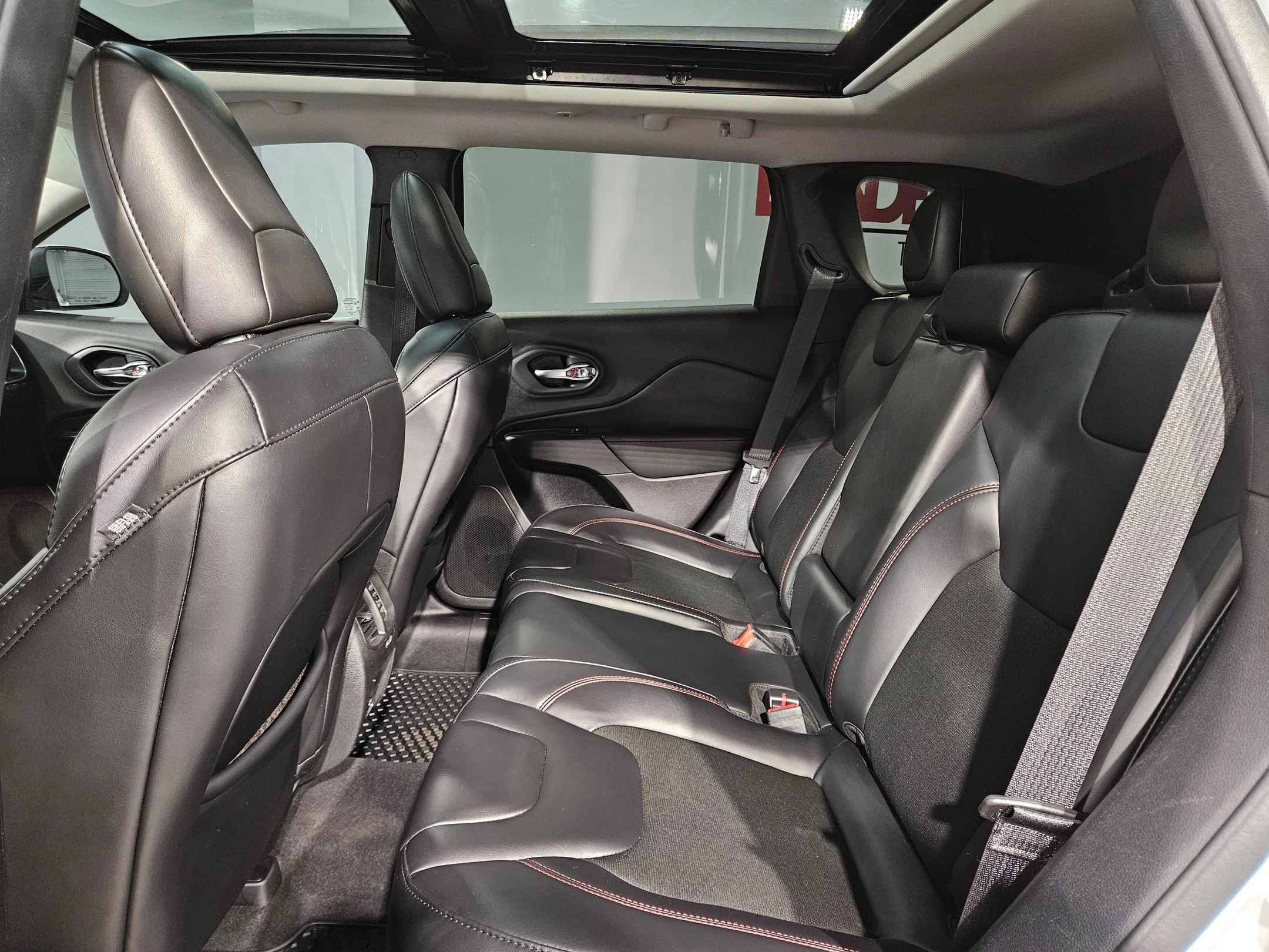 Used 2021 Bright White Clearcoat Jeep Trailhawk image 37