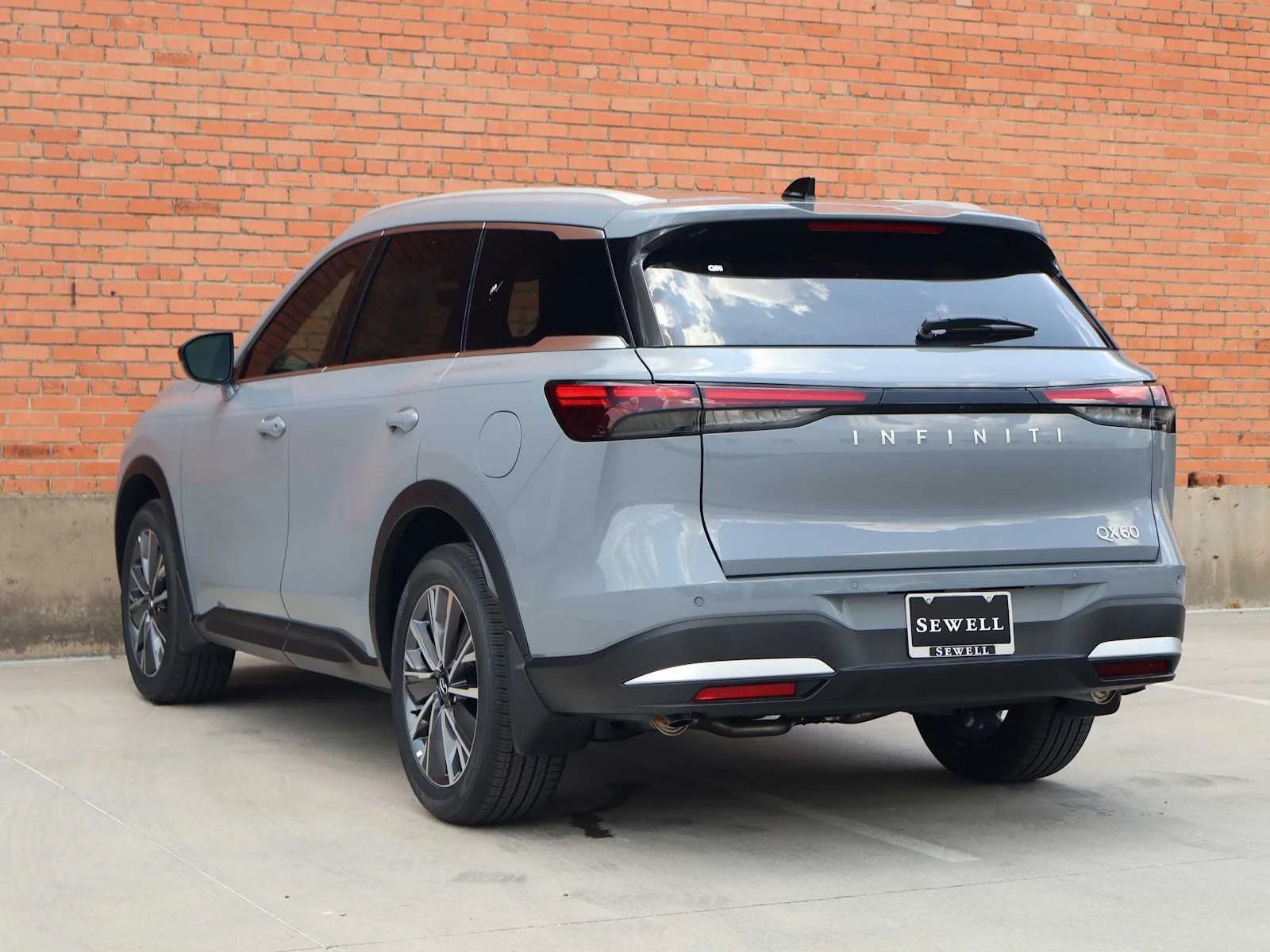 New 2027 HARBOR GRAY INFINITI Luxe FWD image 7