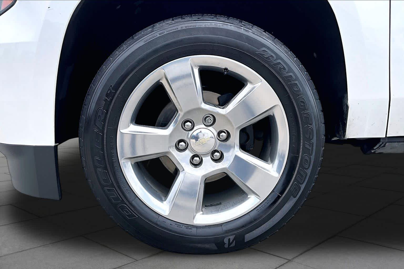 Used 2019 Iridescent Pearl Tricoat Chevrolet LT image 10