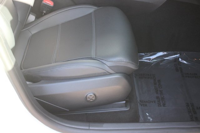 Used 2025 White Mercedes-Benz GLC 300 image 34