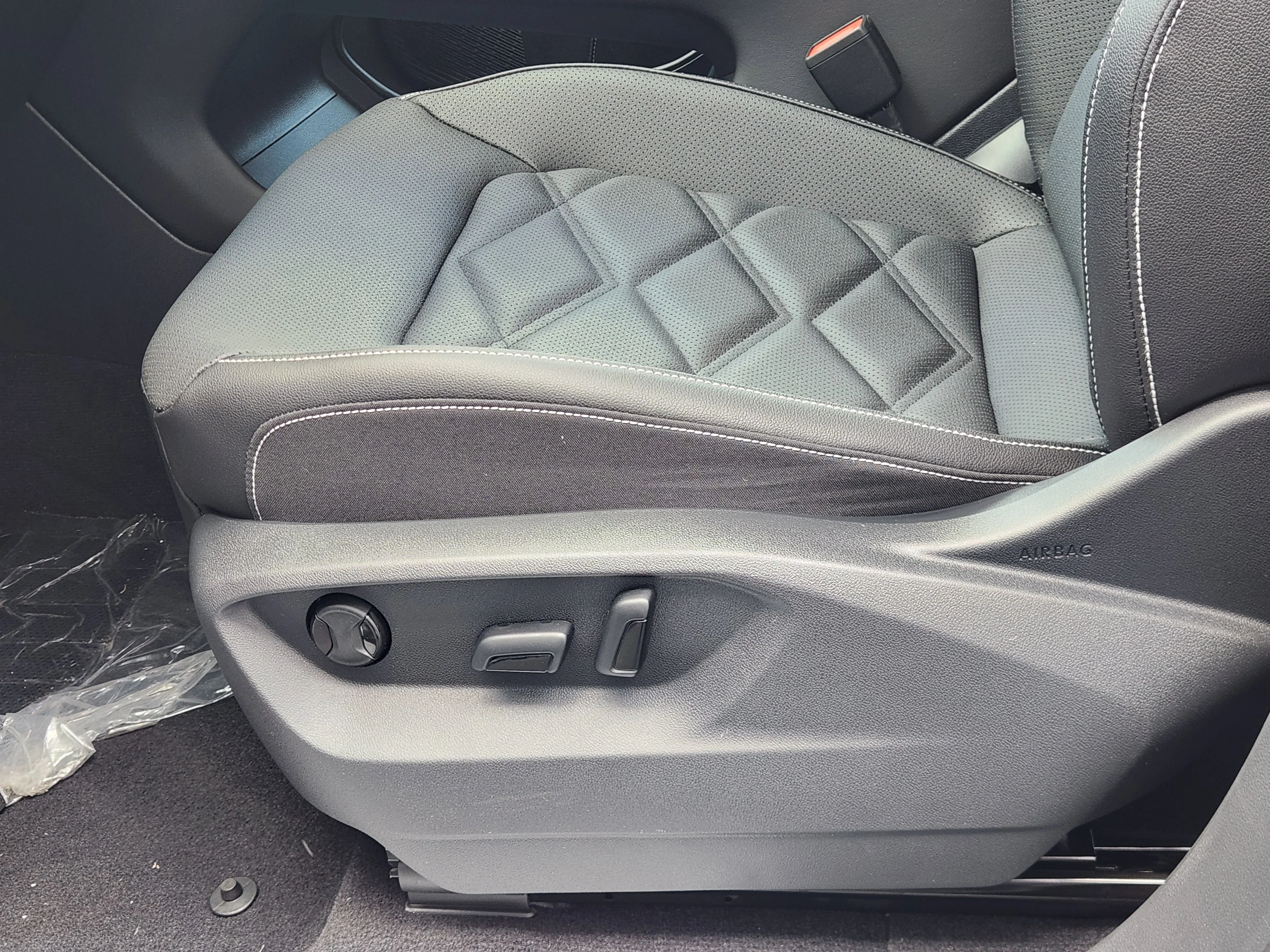 2026 Volkswagen Atlas SE w/Tech - Photo 14