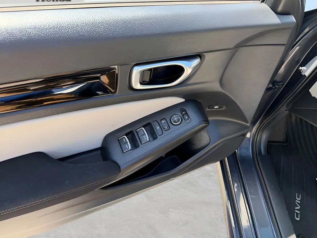 Used 2022  Honda EX image 18