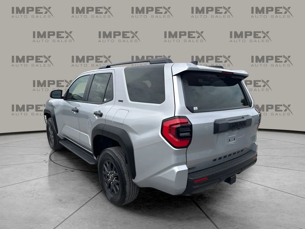 Used 2025  Toyota SR5 image 3