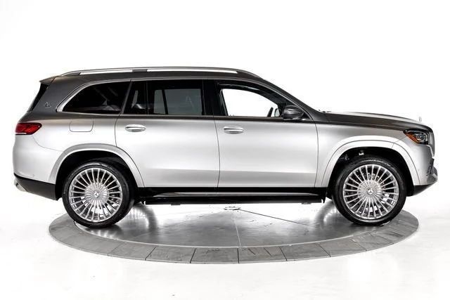 Used 2021 Maybach Two-Tone Paint Iridium Silver/Selenite Gre Mercedes-Benz Maybach GLS 600 image 9