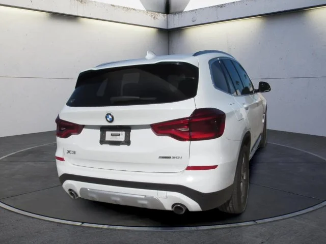 Used 2021 Alpine White BMW sDrive30i image 3
