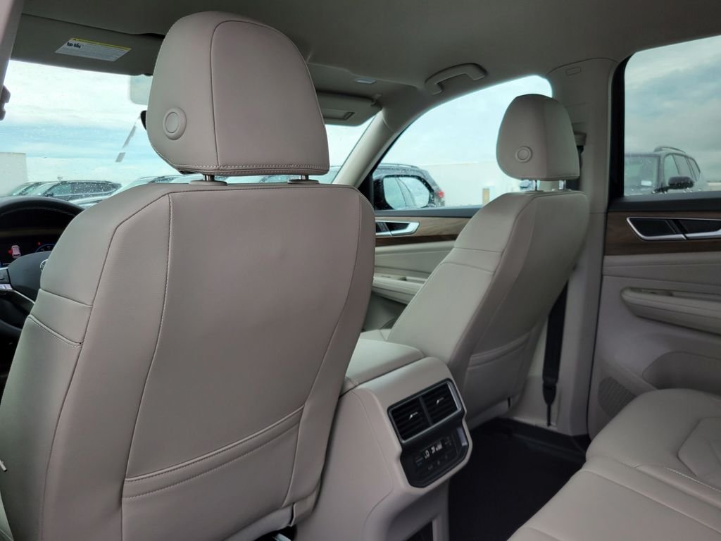 New 2026 White/off-white Volkswagen 2.0T SE image 7