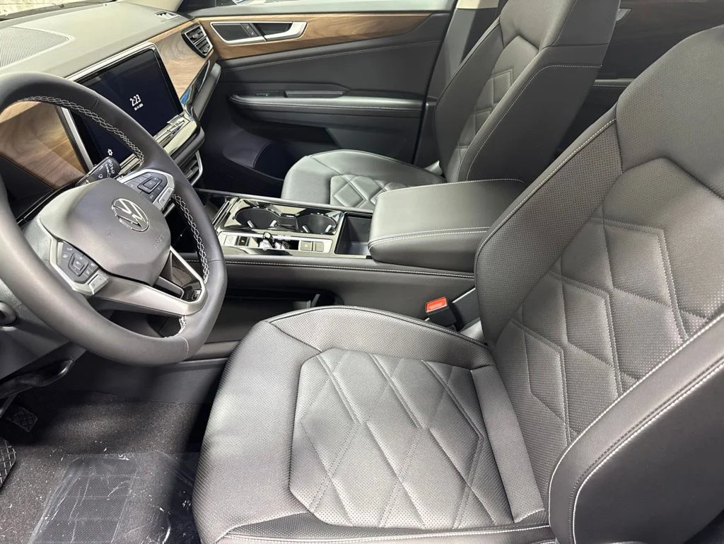 New 2026 Green Volkswagen 2.0T SE w/Technology image 11