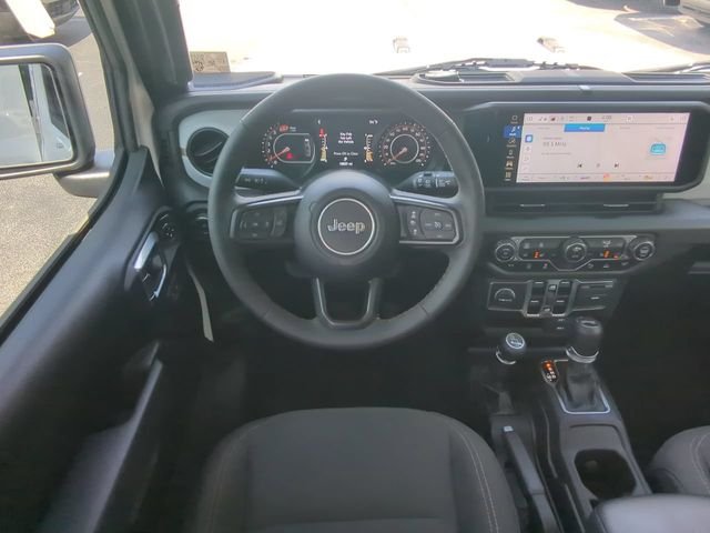 Used 2025 White Jeep Sport S image 17