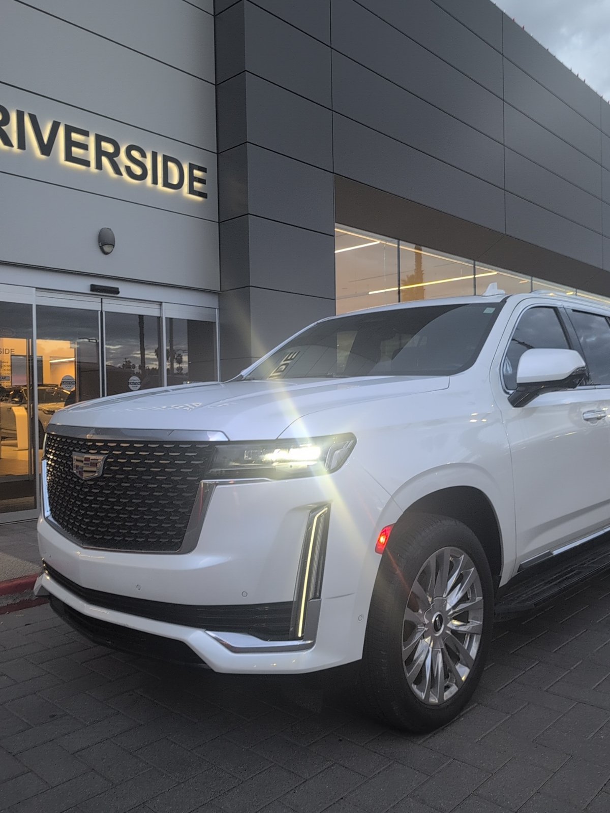 Used 2022 White Cadillac Premium Luxury image 5
