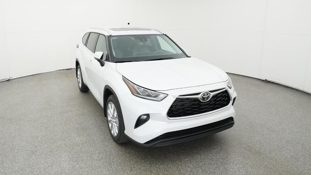 2026 Toyota Highlander Limited - Photo 13