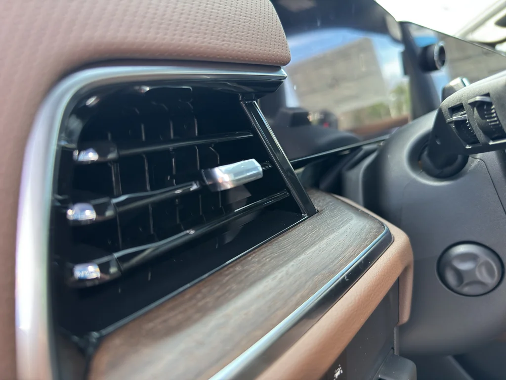 2026 Chevrolet Suburban High Country - Photo 16