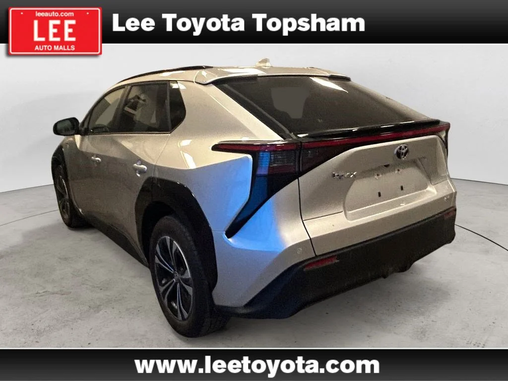 Used 2023 Silver Metallic Toyota XLE image 3