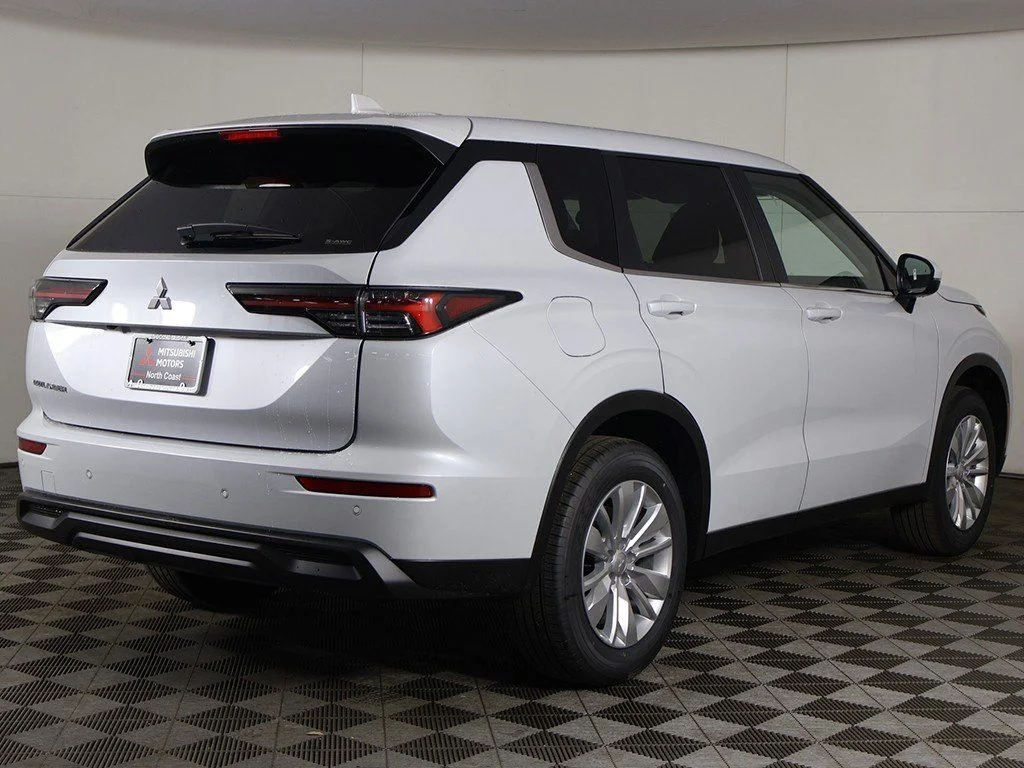 New 2026 White Mitsubishi ES 1.5T S-AWC image 10