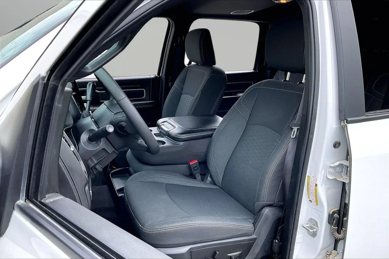 Used 2025 White Ram Big Horn image 21
