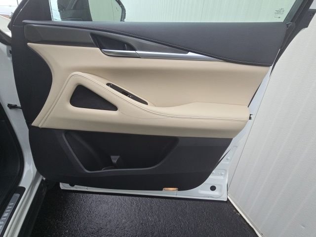 Used 2023 White INFINITI LUXE image 24