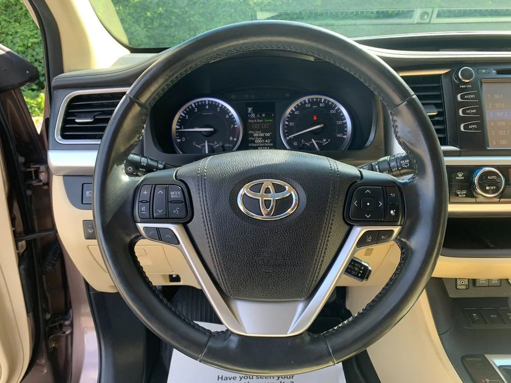 Used 2017 Brown Toyota XLE image 29