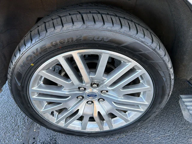 Used 2024 Silver Ford Limited image 17