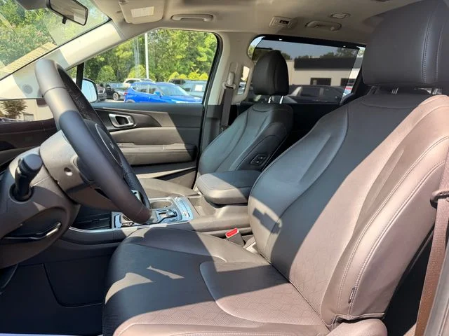 Certified Used 2025 Ivory Kia SX image 11