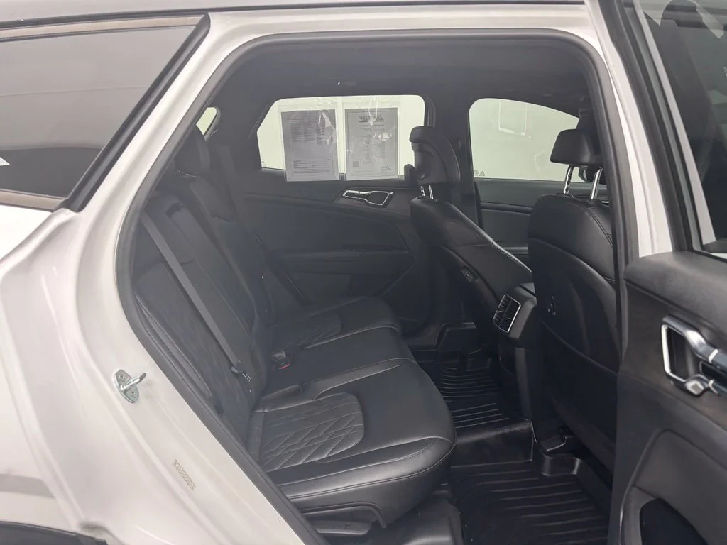Used 2023 White Kia X-Pro Prestige image 44