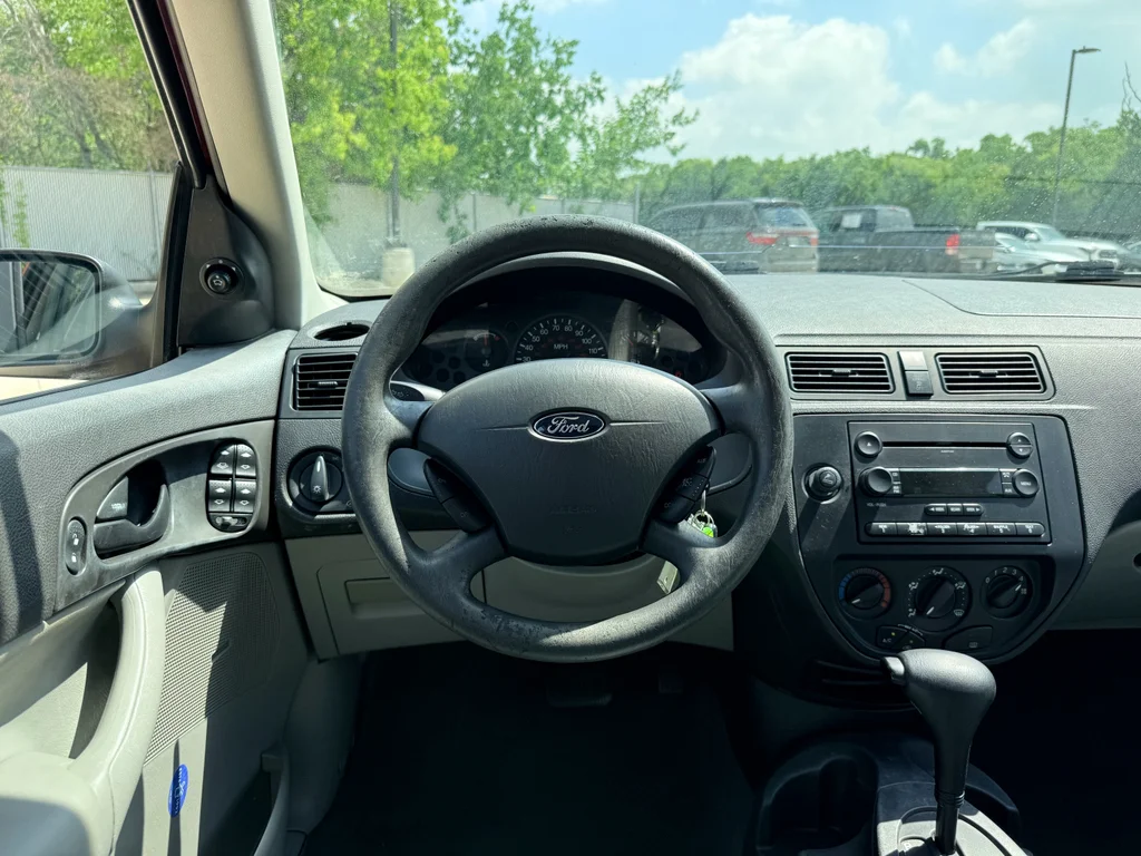 Used 2006 Infra-Red Clearcoat Ford SE image 23