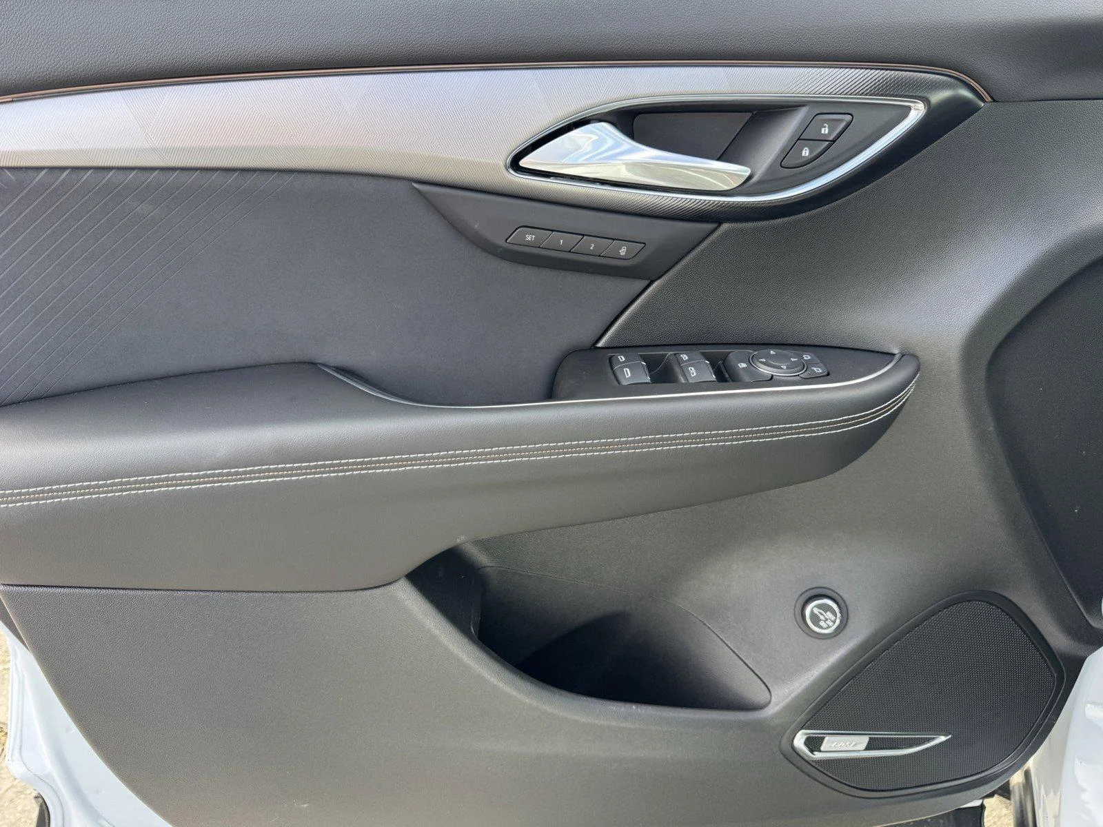 New 2026 Iridescent White Tricoat Buick Sport Touring image 18
