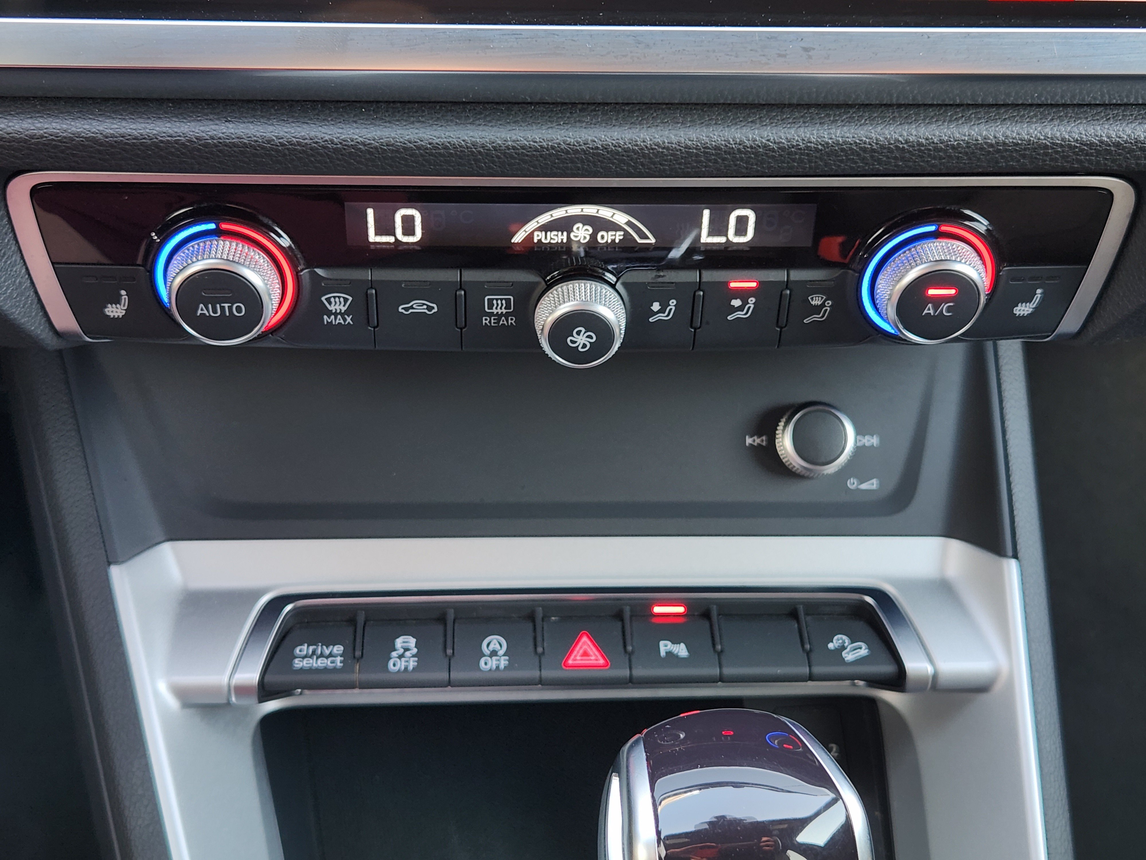 Used 2025  Audi S line Premium image 22